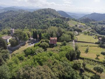 Case e ville in vendita di 250 m² in Via Per Chiatri, 5597