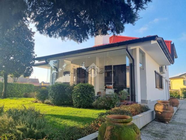 Case e ville in vendita di 250 m² in Via Piave, 31