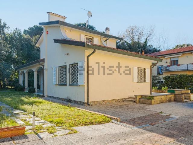 Case e ville in vendita di 250 m² in Via Pisa, 78