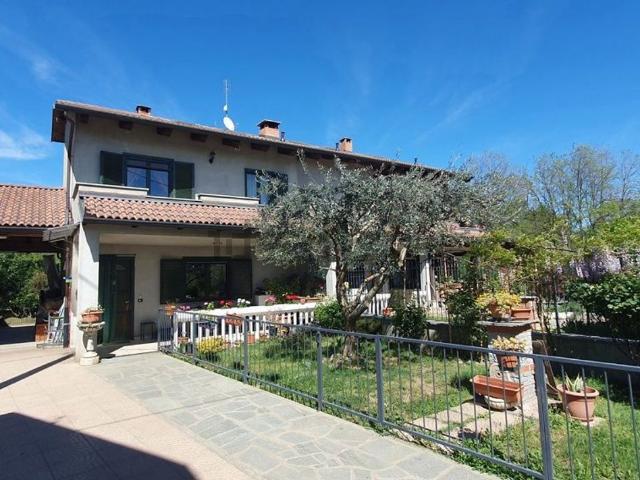 Case e ville in vendita di 250 m² in Via Prabello, 34