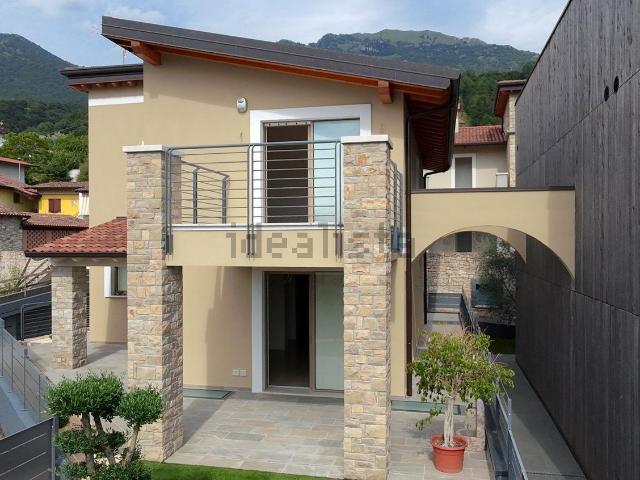 Case e ville in vendita di 250 m² in Via Presso