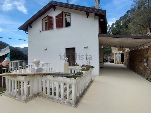 Case e ville in vendita di 250 m² in Via Provinciale