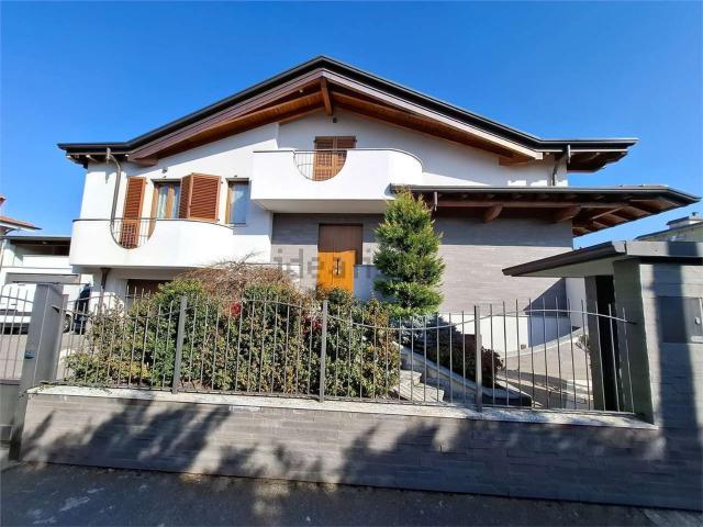 Case e ville in vendita di 250 m² in Via Quarto, 10
