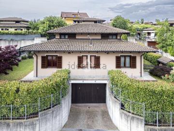 Case e ville in vendita di 255 m² in Via Roma