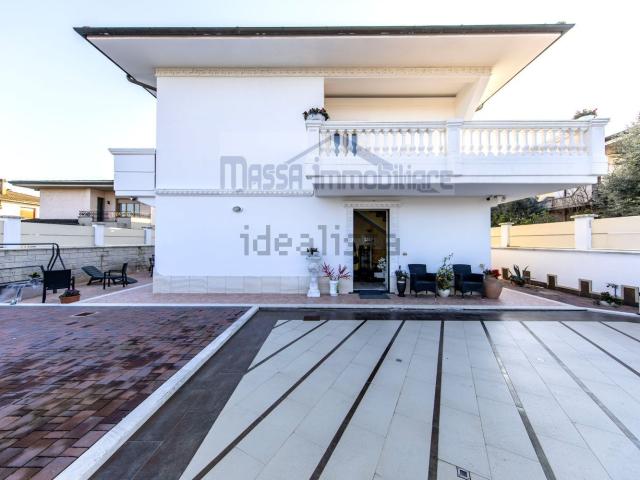 Case e ville in vendita di 250 m² in Via Roma