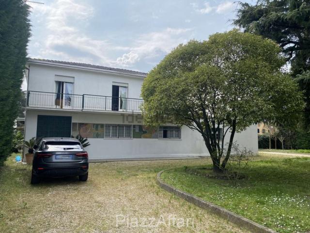 Case e ville in vendita di 250 m² in Via Roma