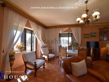 Case e ville in vendita di 250 m² in Via Roma, 33