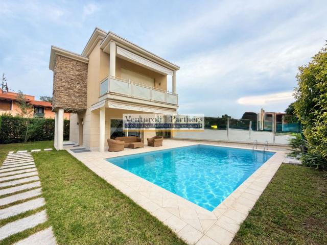 Case e ville in vendita di 250 m² in Via Ronchi