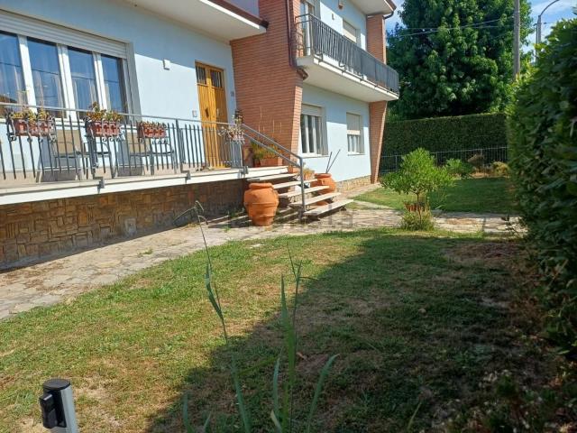 Case e ville in vendita di 250 m² in Via Renato Fucini