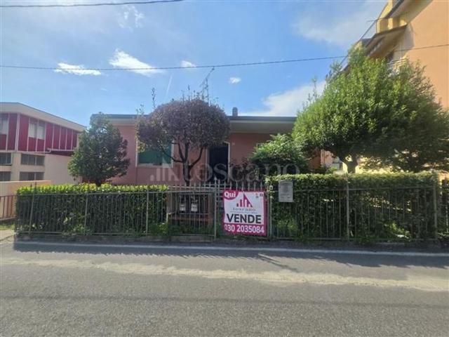 Case e ville in vendita di 250 m² in Via Repubblica