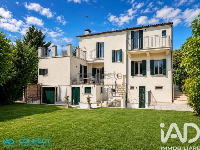 Case e ville in vendita di 250 m² in Via Riviera Naviglio