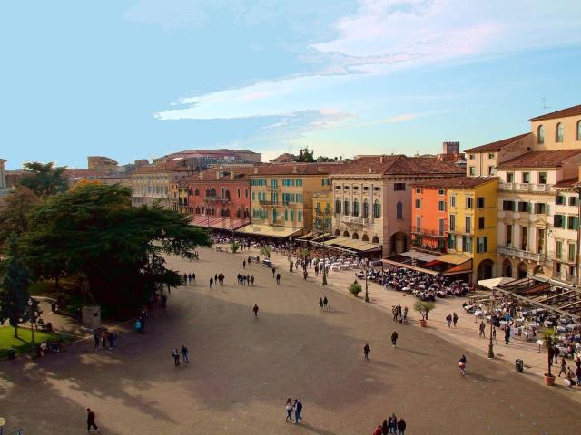 Case e ville in vendita di 250 m² in Via Torricelle, 2