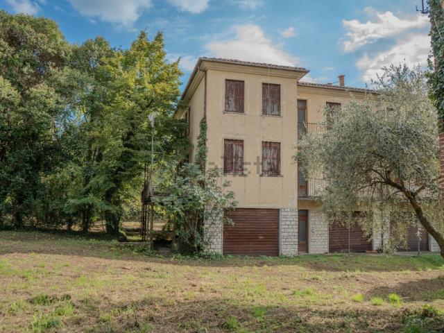 Case e ville in vendita di 250 m² in Via Tempesta