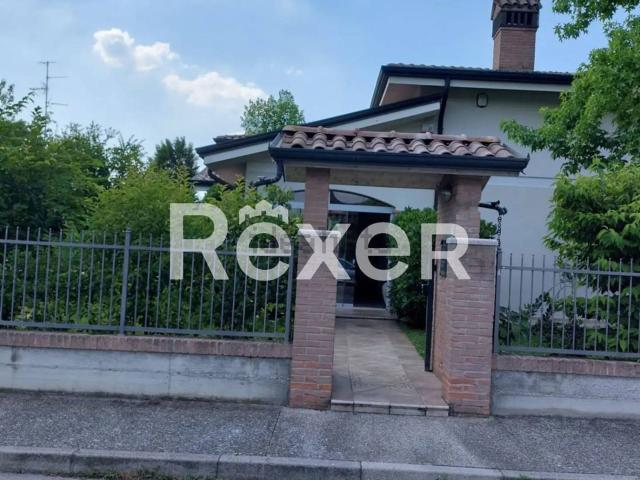 Case e ville in vendita di 250 m² in Via Tiziano
