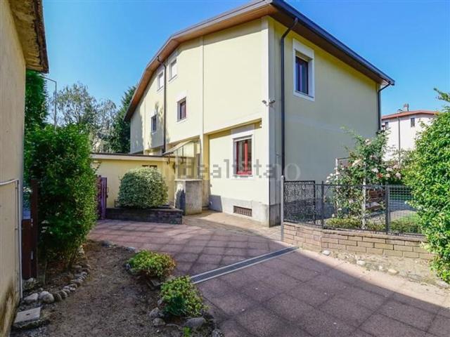 Case e ville in vendita di 250 m² in Via Timavo