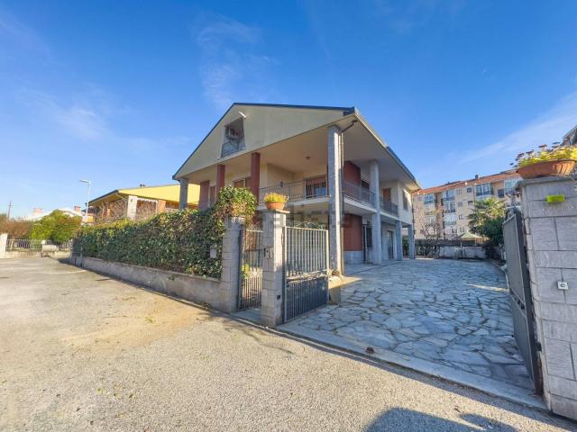 Case e ville in vendita di 250 m² in Via Trento