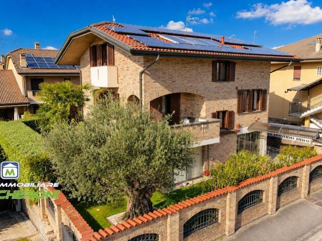Case e ville in vendita di 250 m² in Via Trieste, 96