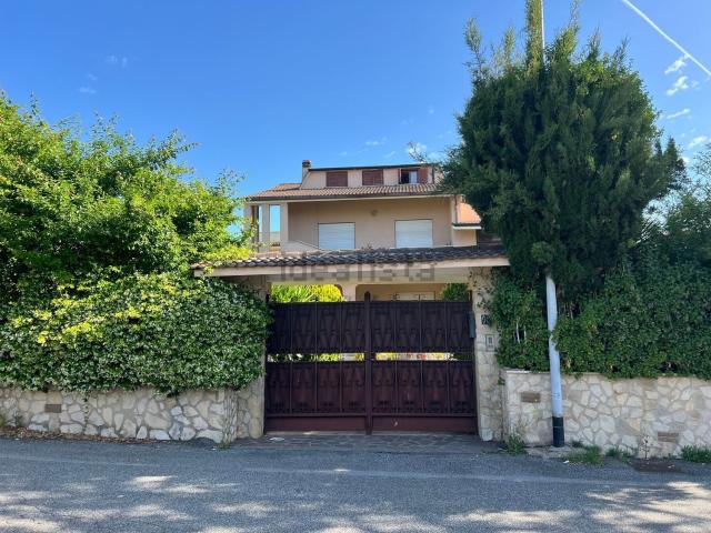 Case e ville in vendita di 250 m² in Via Turrivalignani