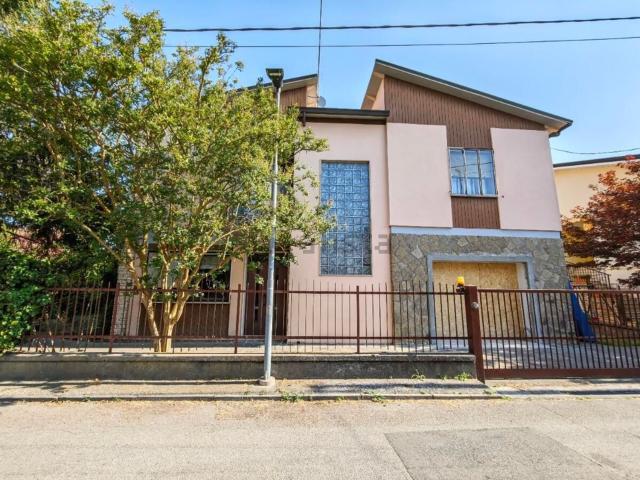 Case e ville in vendita di 250 m² in Via Uldino Fellardi