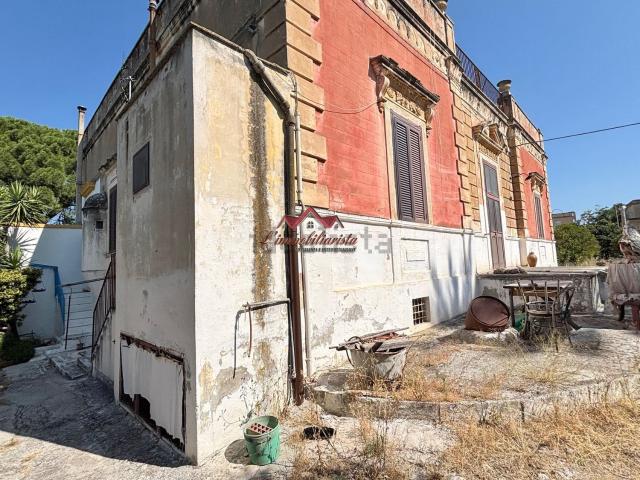Case e ville in vendita di 250 m² in Via Vaccarella