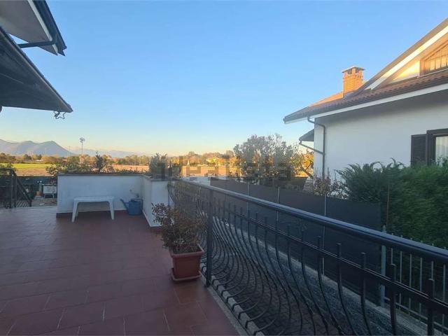 Case e ville in vendita di 250 m² in Via Valdo Fusi