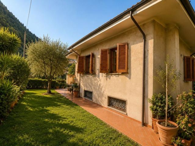 Case e ville in vendita di 250 m² in Via Valdicastello Carducci
