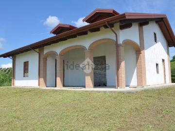 Case e ville in vendita di 250 m² in Via Valtiglione