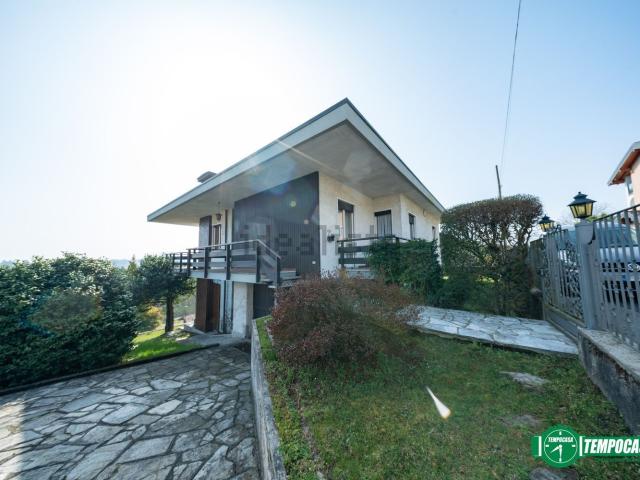 Case e ville in vendita di 250 m² in Via Verbano, 10