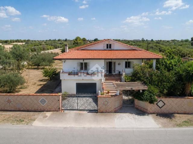 Case e ville in vendita di 250 m² in Via Villa Tucci, 364