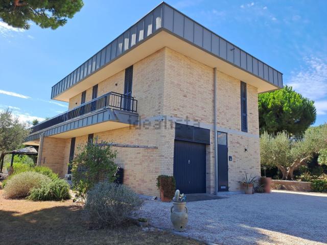 Case e ville in vendita di 250 m² in Via Vincenzo Bindi, 11
