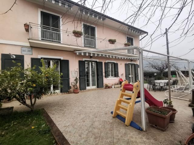 Case e ville in vendita di 250 m² in Viale Decorato, 156