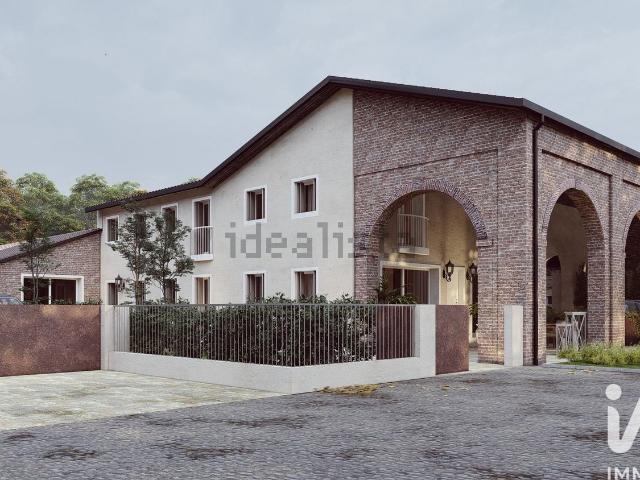 Case e ville in vendita di 250 m² in Viale della Vittoria, 54