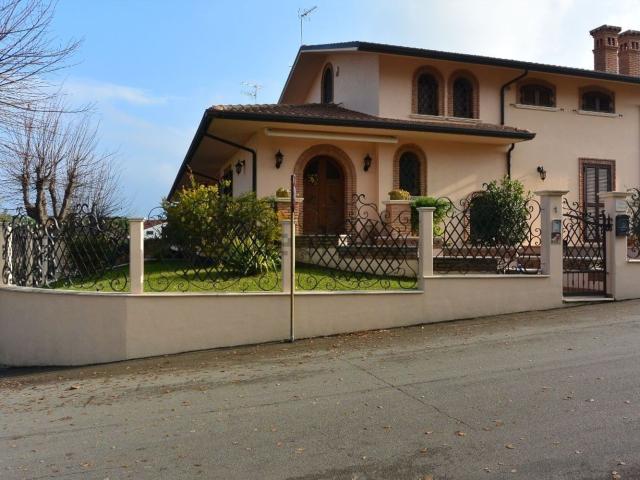 Case e ville in vendita di 250 m² in Viale Frentano