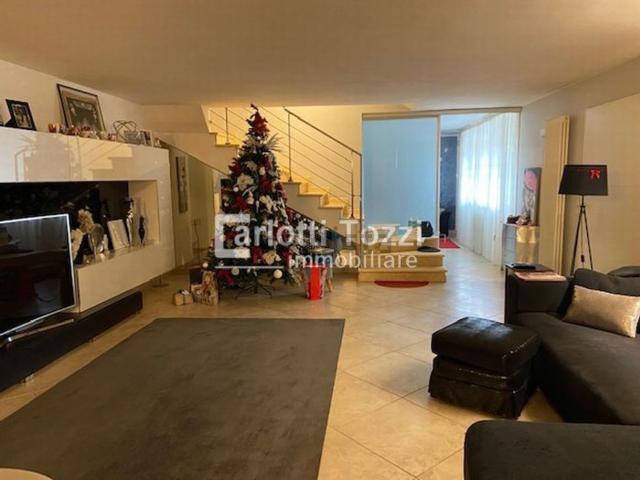 Case e ville in vendita di 250 m² in Viale Giovanni Cimabue