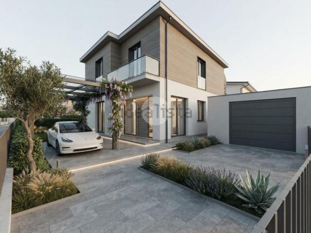 Case e ville in vendita di 250 m² in Viale Rimembranze, 14