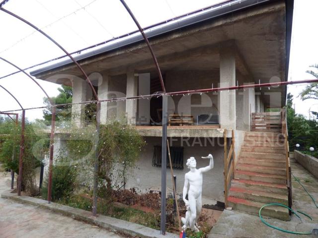 Case e ville in vendita di 250 m² in Contrada Accia