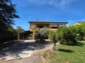 Case e ville in vendita di 250 m² in Contrada Capitone, 10