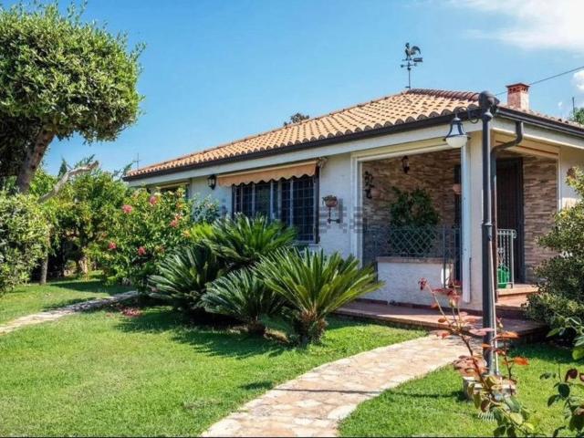 Case e ville in vendita di 250 m² in Contrada Capo Vaticano