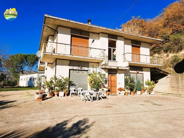 Case e ville in vendita di 250 m² in Contrada Case Sparse