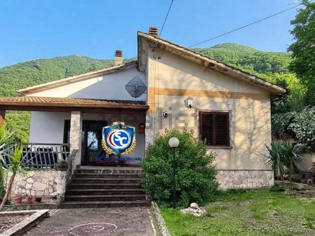 Case e ville in vendita di 250 m² in Contrada Cerasuolo