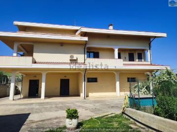 Case e ville in vendita di 250 m² in Contrada Congiunti