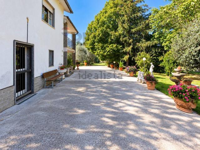 Case e ville in vendita di 250 m² in Contrada Fornacchia