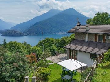 Case e ville in vendita di 250 m² in Frazione Belmonte