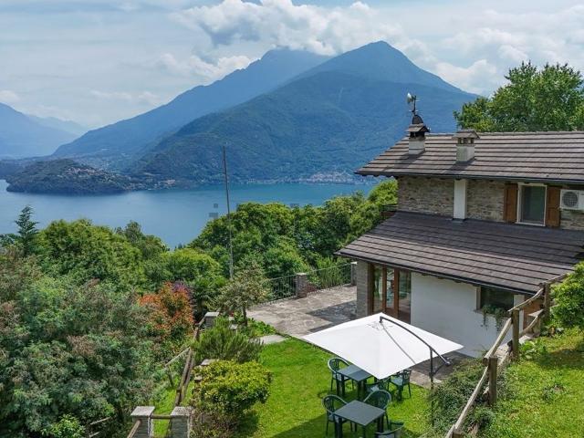 Case e ville in vendita di 250 m² in Frazione Belmonte