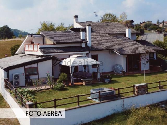 Case e ville in vendita di 250 m² in Località Valentino, 71