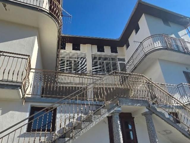 Case e ville in vendita di 250 m² in Località Camo