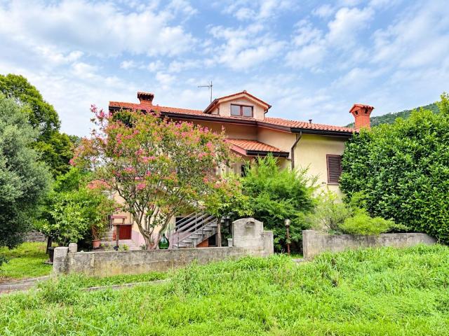Case e ville in vendita di 250 m² in Località Dolina, 358