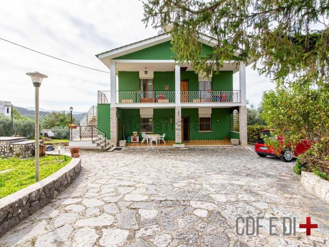 Case e ville in vendita di 250 m² in Località Madonna del MAttone