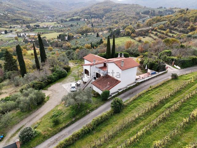 Case e ville in vendita di 250 m² in Località Matrignano, 20