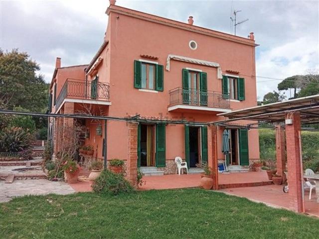 Case e ville in vendita di 250 m² in Località Palmizio